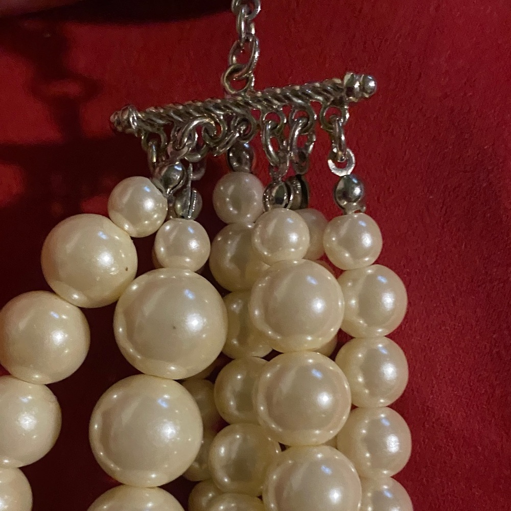 Elegant Cream Pearl Necklace - Picture 5 of 6